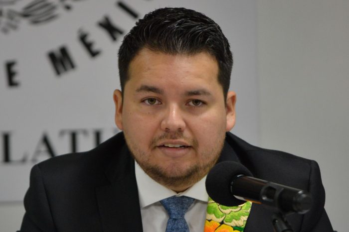 Raúl Torres en conferencia de prensa