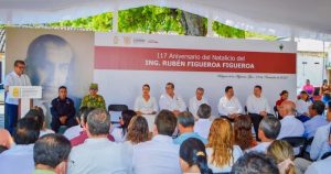 El exgobernador Rubén Figueroa Figueroa, asesino de luchadores sociales como Lucio Cabañas, Genaro Vázquez y otros, tuvo un homenaje de Morena.