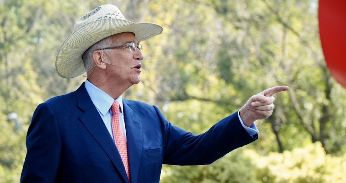 Salinas Pliego responsabilizó a la Presidenta Sheinbaum por los disturbios durante la marcha de la "Generación Z", además de llamarla "narcopresidente".