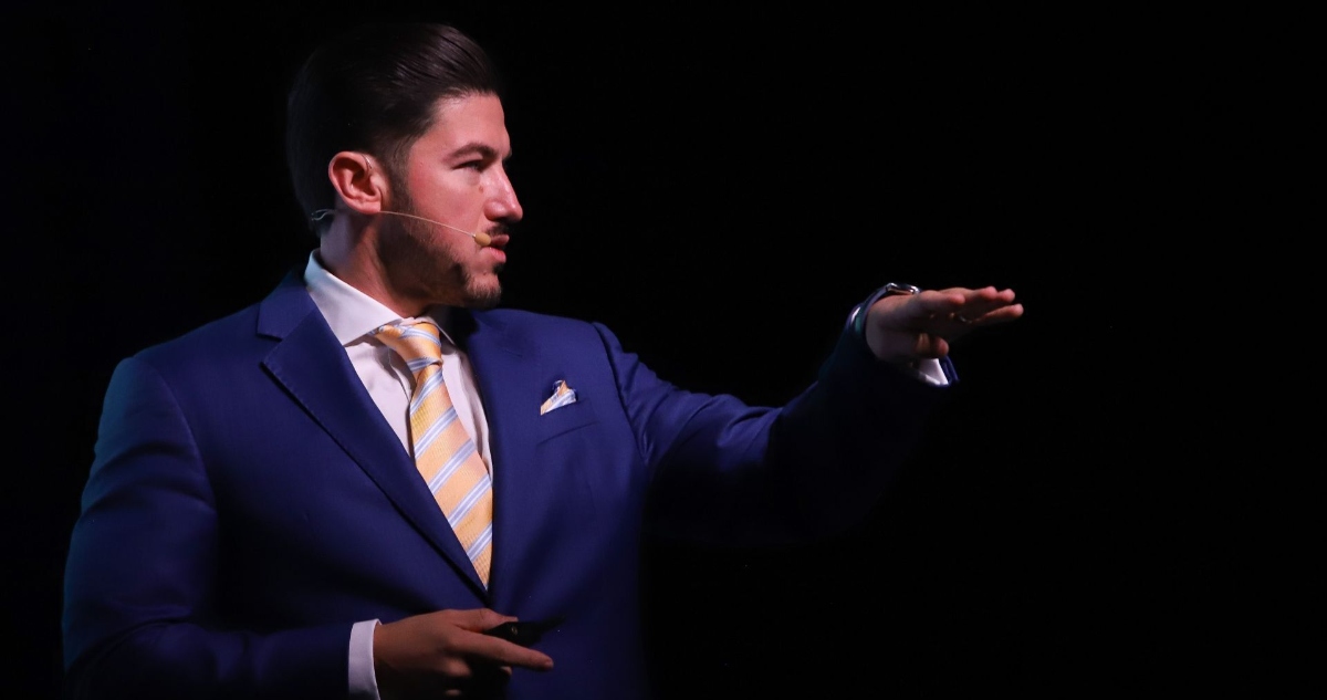 Samuel García, Gobernador de Nuevo León, participó en la inauguración del evento IA|+Inversión Acelerada.