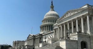 El Senado de EU aprobó el paquete de financiación largamente esperado que pondría fin al cierre del gobierno, acercando así al Congreso a la solución.