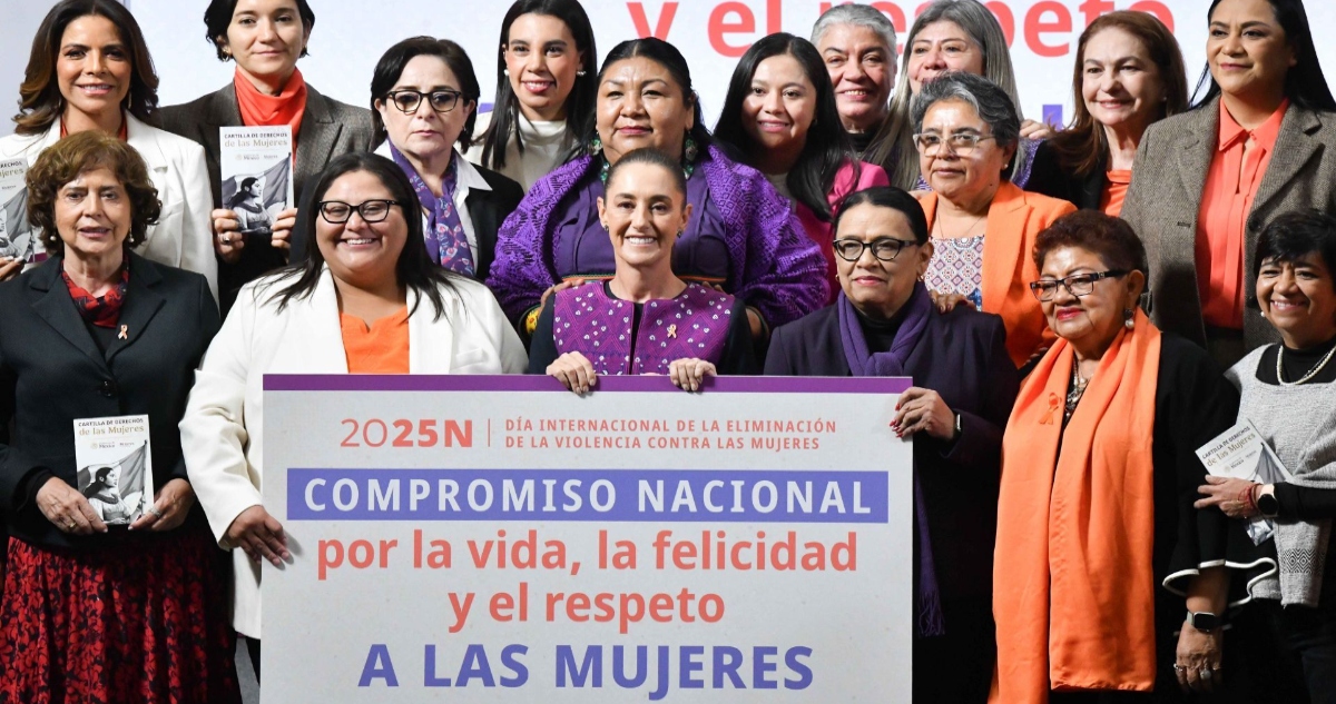 La Presidenta Sheinbaum firmó con todos los gobernadores y gobernadoras, así como Clara Brugada, el Compromiso nacional por la vida, la felicidad y el respeto a las mujeres. Foto: Mario Jasso, Cuartoscuro