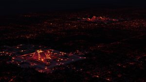 Tenochtitlan de noche, con las hogueras del Templo Mayor y de Tlatelolco como ojos en la oscuridad.