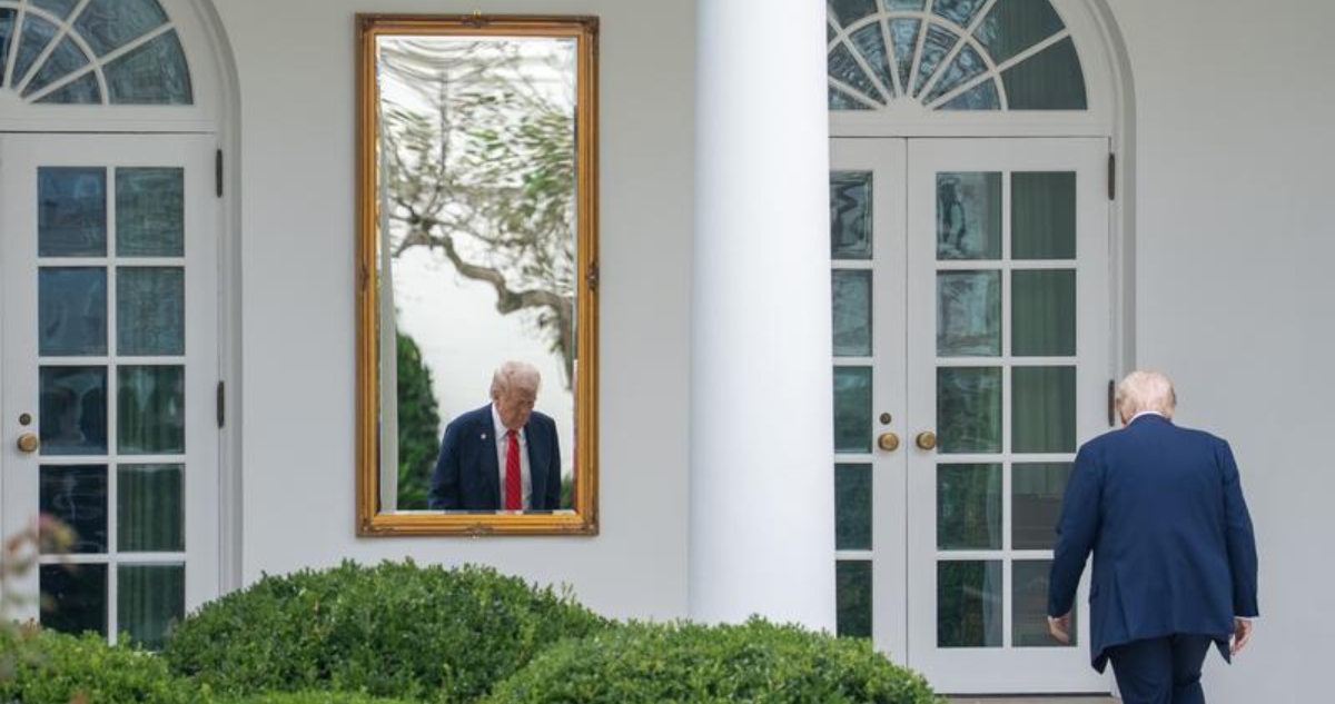 "Trump no estaba en la papeleta y el cierre del gobierno fueron las dos razones por las que los republicanos perdieron las elecciones esta noche", sostuvo.