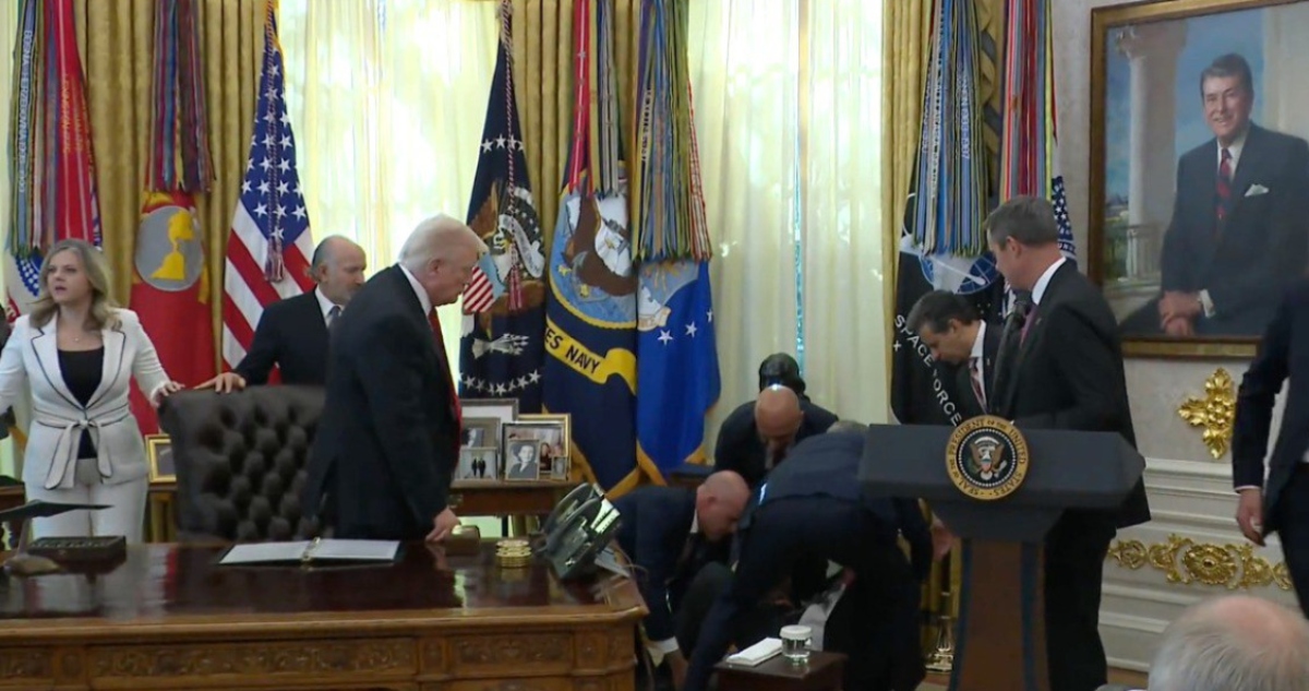 Gordon Findlay, director ejecutivo de la farmacéutica Novo Nordisk, se desmayó la tarde de este jueves en el despacho oval de la Casa Blanca en rueda de prensa.
