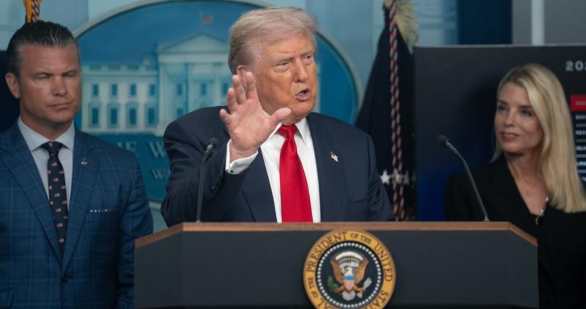 Donald Trump acusó al grupo de legisladores que llamaron a miembros del ejército a rebelarse de sedición y que su comportamiento “se castigaba con la muerte”.