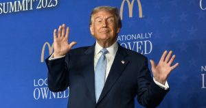 Trump anunció que va a "pausar permanentemente" el ingreso a EU de migrantes provenientes de "países del tercer mundo", luego del tiroteo en Washington.