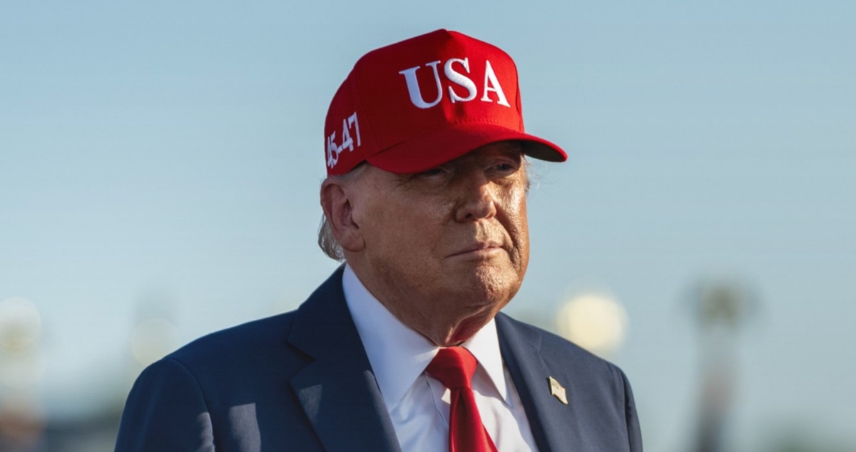 Trump critica a Zelenski mientras su equipo impulsa plan de paz con Rusia.