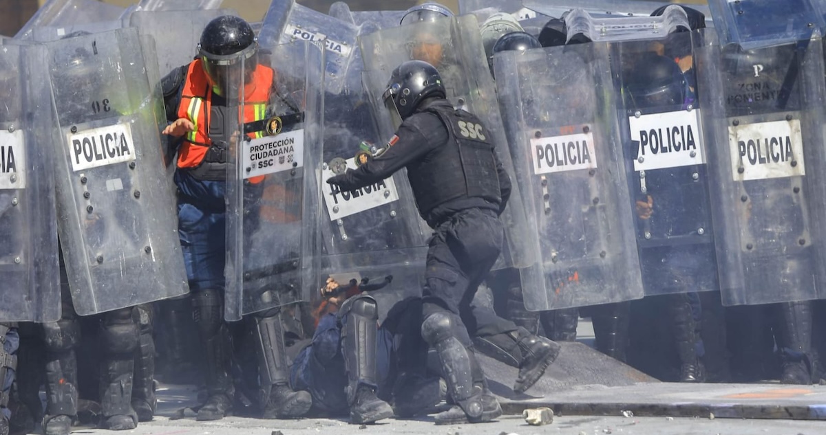 Presidencia y la Corte condenan violencia. Hay 40 policías en hospitales.