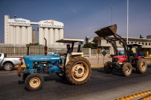 Blockades have spread in various parts of the republic in response to the water reform. 