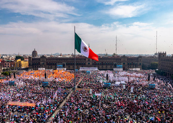 CRÓNICA ¬ La 4T muestra fuerza con miles de mexicanos de todas las edades y en paz