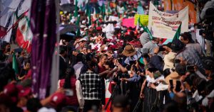 CRÓNICA ¬ La 4T muestra fuerza con miles de mexicanos de todas las edades y en paz