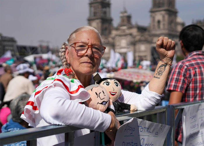 CRÓNICA ¬ La 4T muestra fuerza con miles de mexicanos de todas las edades y en paz