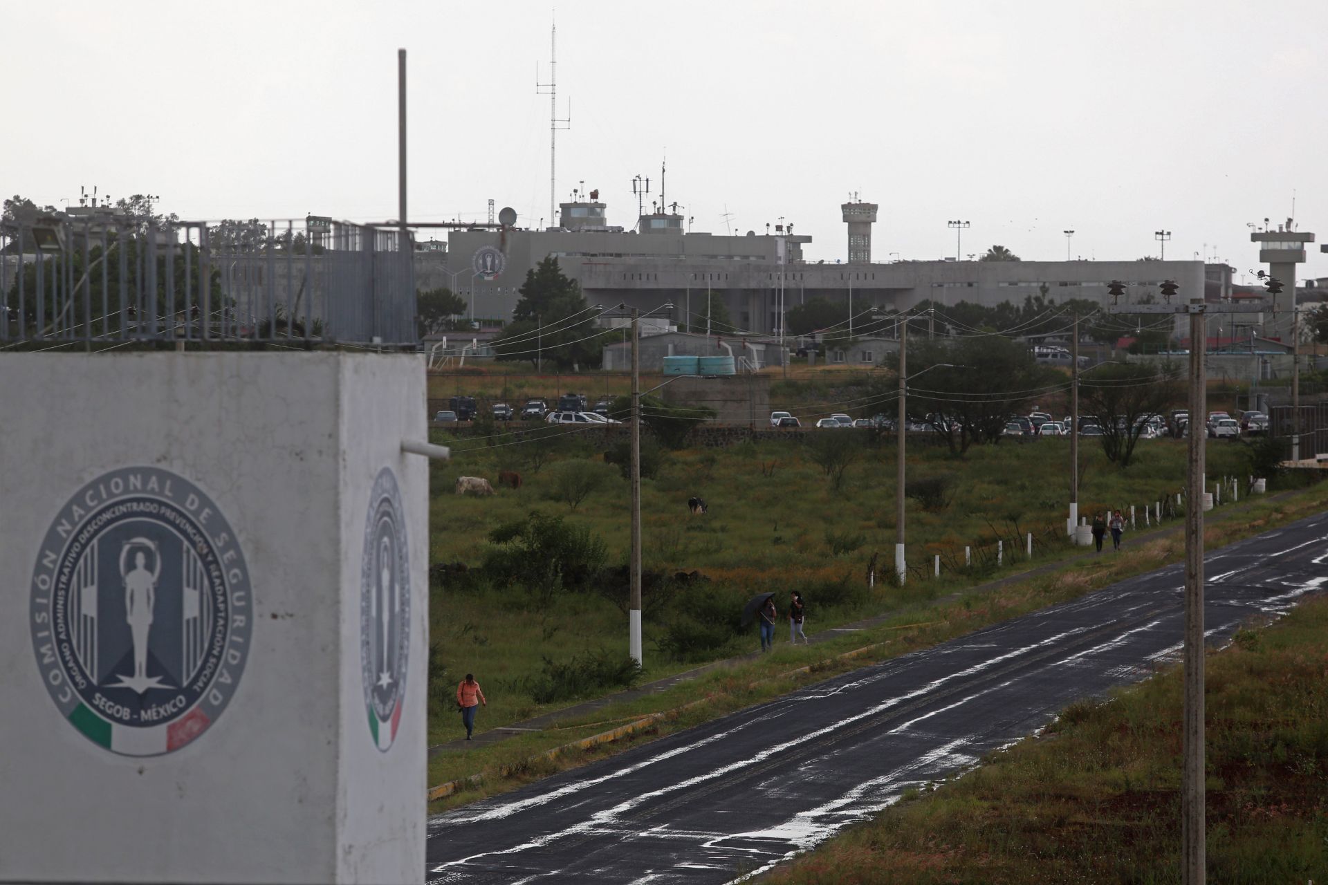 Los familiares de Iván Archivaldo, presuntos operadores financieros de "Los Chapitos", fueron llevados a Puente Grande.