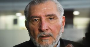 El Senador Adán Augusto López Hernández aseguró que aún no paga los libros de AMLO que regaló a sus compañeros de bancada, pero que obtuvo un gran descuento.