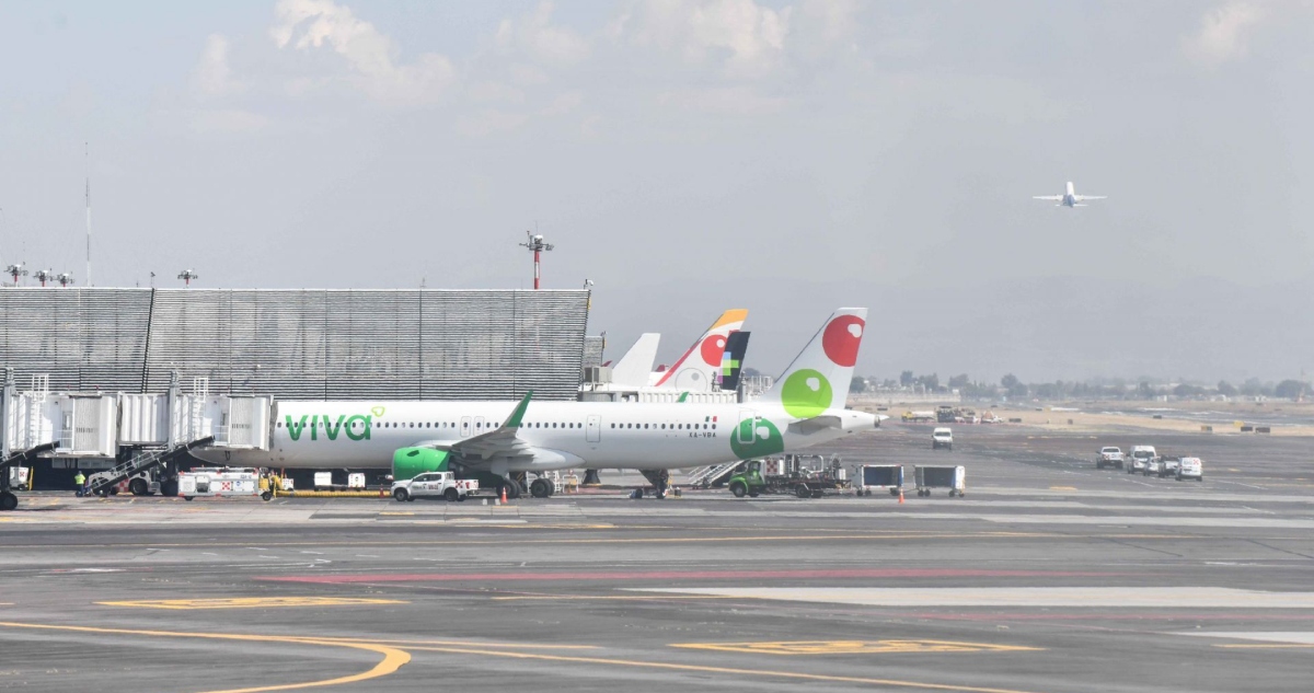El piloto aviador Edgar Macías González de la aerolínea Magnicharters retuvo en el Aeropuerto Internacional de la Ciudad de México (AICM) el vuelo 780.