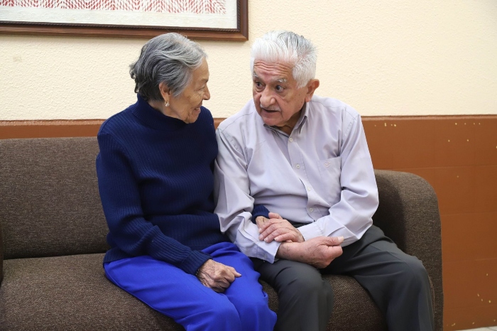 A third couple with Alzheimer's talks to each other.