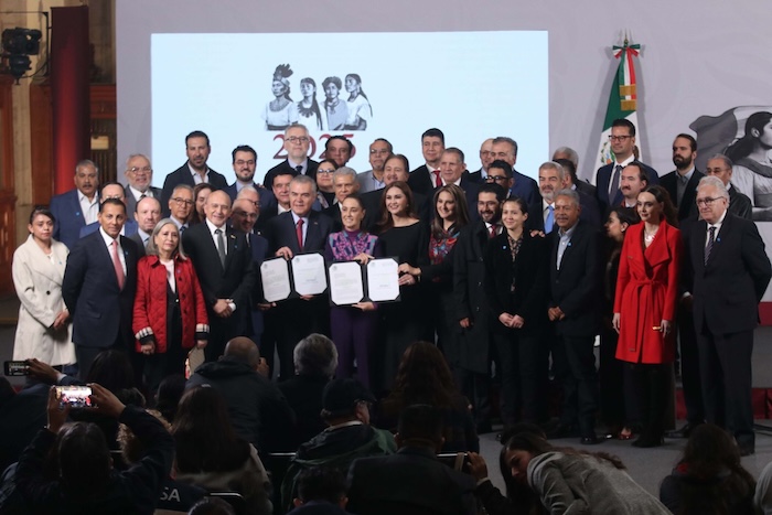 Las autoridades y los patrones acordaron un incremento de 13% al salario mínimo general, así como un aumento de 5% en la Zona Libre de la Frontera Norte (ZLFN).