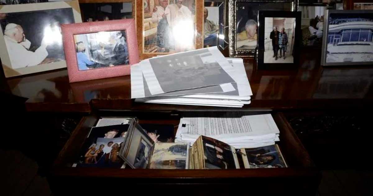 Al menos 15 archivos liberados del caso Epstein desaparecen, incluida foto de Trump