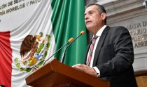 El director de la Junta de Caminos de Estado de México, Ariel Juárez Cisneros, renunció este jueves luego de protagonizar un altercado en un Metepec.