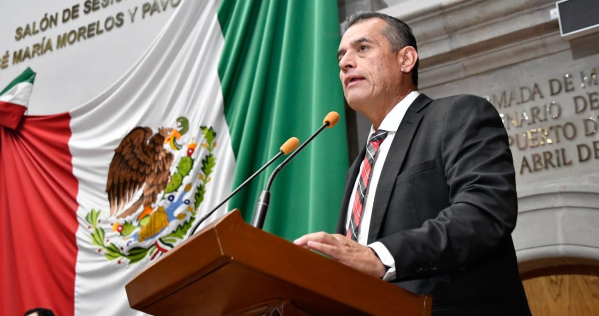 El director de la Junta de Caminos de Estado de México, Ariel Juárez Cisneros, renunció este jueves luego de protagonizar un altercado en un Metepec.