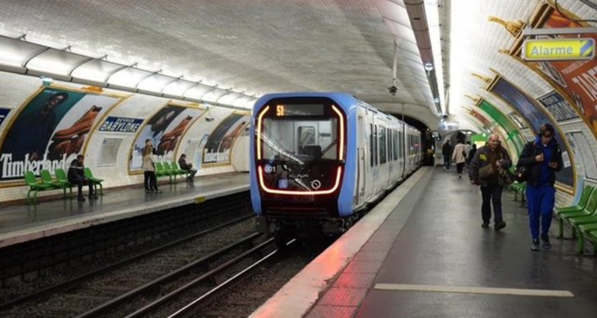 El presunto autor del ataque a tres mujeres en el metro de París, de 25 años, pudo ser identificado gracias a las imágenes de videovigilancia y fue detenido a última hora de la tarde gracias a la geolocalización de su teléfono móvil