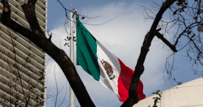 Pareciera que el fantasma de don Lucas Alamán lo iluminó en una noche de insomnio de preposadas.