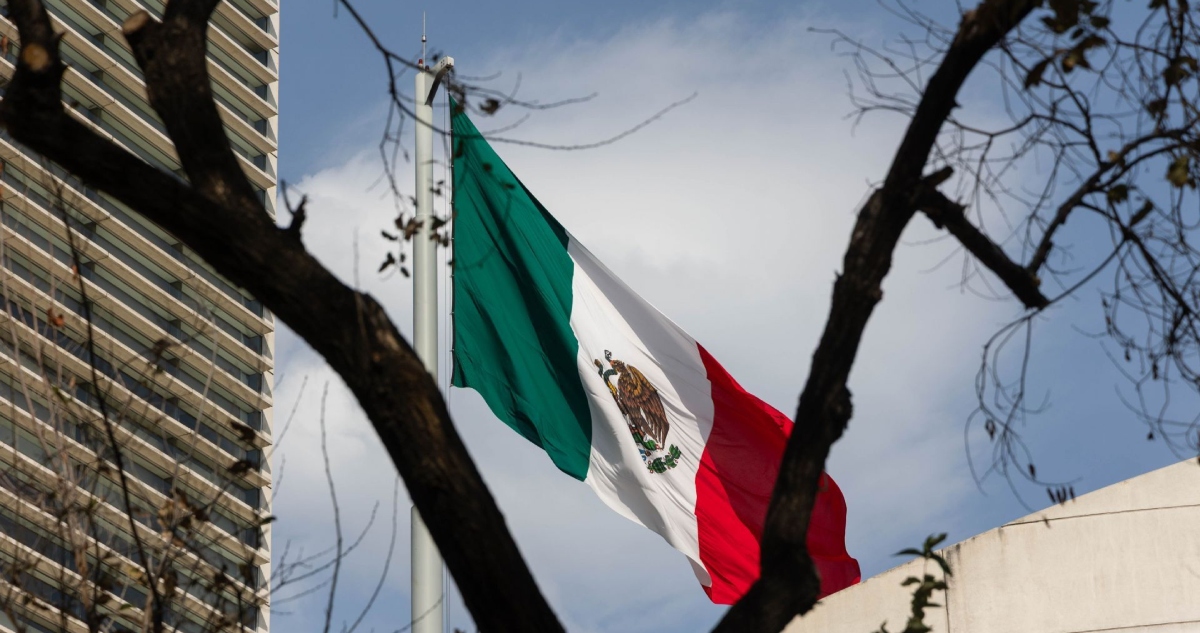 Pareciera que el fantasma de don Lucas Alamán lo iluminó en una noche de insomnio de preposadas.