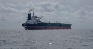 Trump aseguró que EU "incautó" un buque petrolero en las costas de Venezuela.