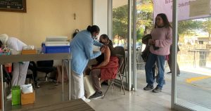El ISSSTE aplicará más de dos millones de vacunas en la Campaña de Vacunación en Temporada Invernal, por lo que hizo un llamado a la población para vacunarse.