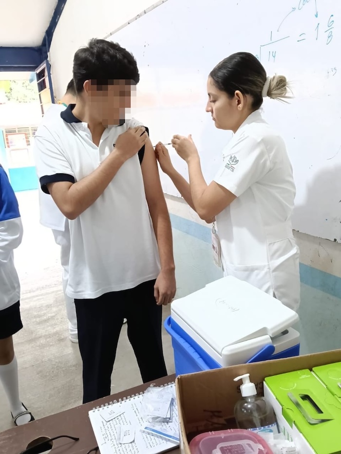 El ISSSTE aplicará más de dos millones de vacunas en la Campaña de Vacunación en Temporada Invernal, por lo que hizo un llamado a la población para vacunarse.