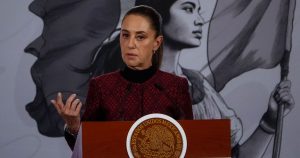 Sheinbaum aseguró que el PAN se alía con la ultraderecha de Salinas Pliego porque buscan el retorno de los privilegios de unos cuántos, como en el Porfiriato.