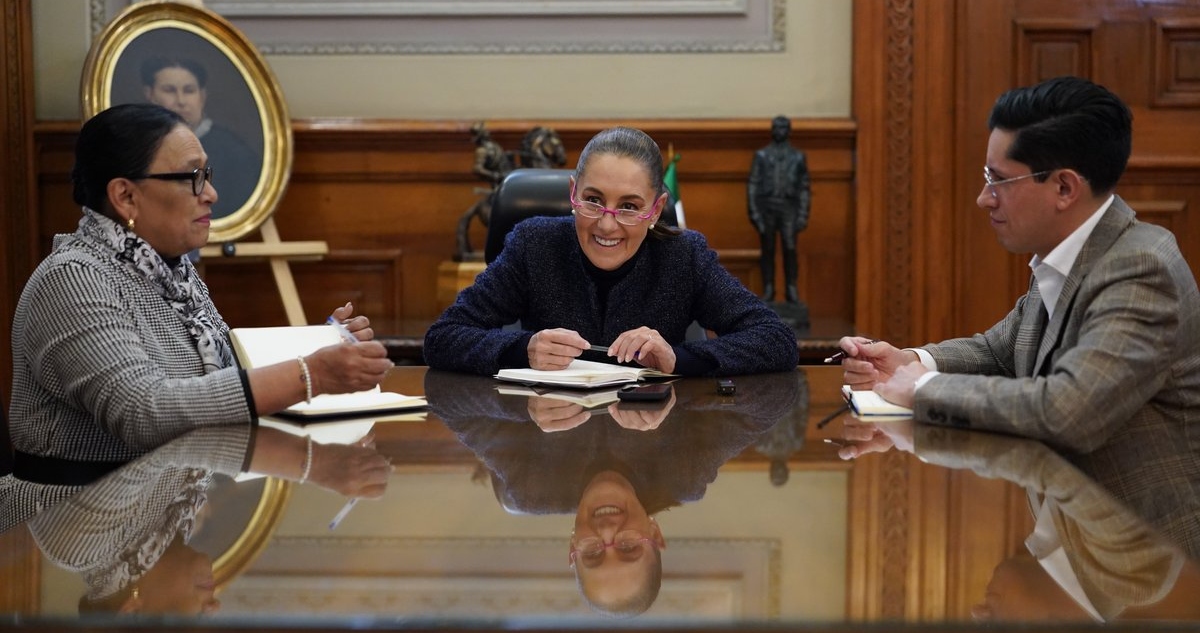 Sheinbaum conversó con León XIV por teléfono y lo invitó a visitar México.