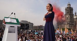 Claudia Sheinbaum Pardo fue colocada en la quinta posición de la lista de Forbes de las mujeres más poderosas de 2025, junto con políticas y empresarias.