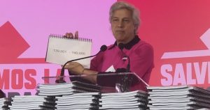 Organizaciones ligadas al empresario Claudio X. González recolectaron las más de 130 mil firmas necesarias para presentar al Congreso su propia propuesta de Reforma Electoral