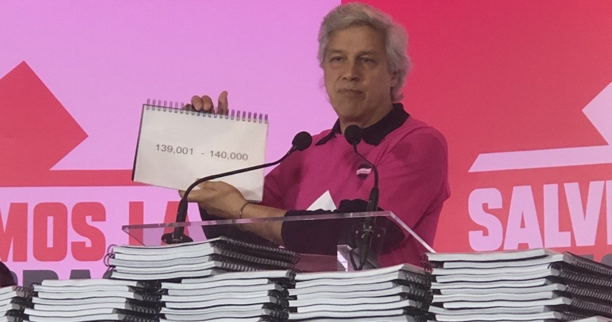 Organizaciones ligadas al empresario Claudio X. González recolectaron las más de 130 mil firmas necesarias para presentar al Congreso su propia propuesta de Reforma Electoral