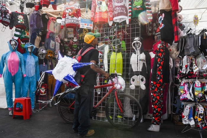 La SSC-CdMx compartió una serie de tips para que las capitalinas y los capitalinos no sean víctimas de algún delito al comprar regalos de Navidad.