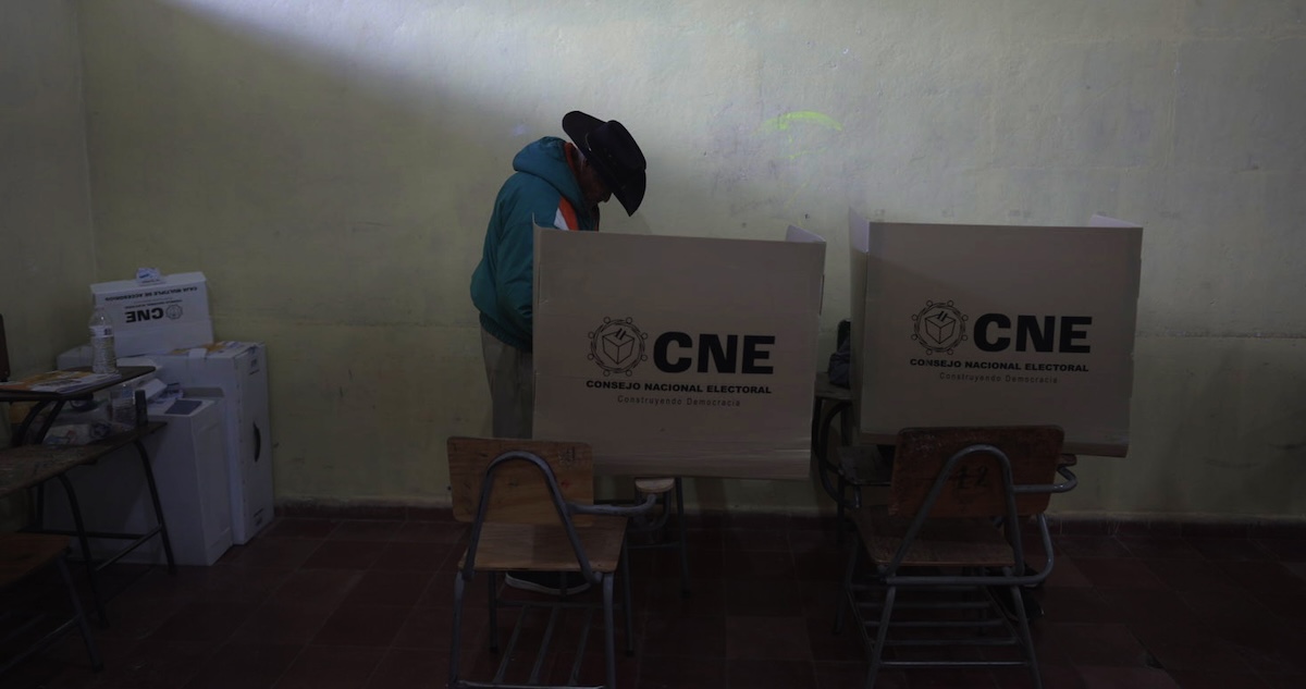 El Consejo Nacional Electoral de Honduras reanudó el conteo de votos de las elecciones presidenciales, el cual posiciona a Nasry Asfura como el líder.