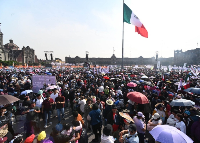 La Presidenta Claudia Sheinbaum Pardo encabezó este sábado la celebración de los siete años del arribó de la Cuarta Transformación en el Zócalo capitalino. 
