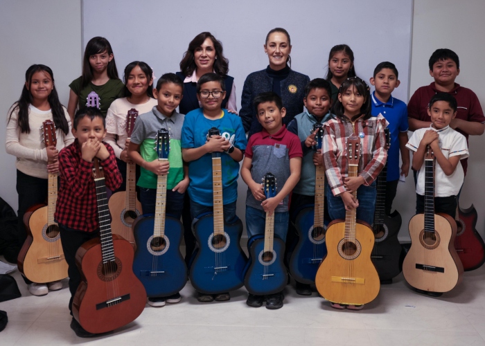 Claudia Sheinbaum visitó la Base Aérea Militar, el Centro Nacional de Adiestramiento y el criadero de ganado en el Campo Militar de Santa Gertrudis, Chihuahua.