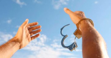 ¿Será cierto que somos libres? Veamos el problema de cerca: existe otra afirmación que goza de un muy amplio crédito.