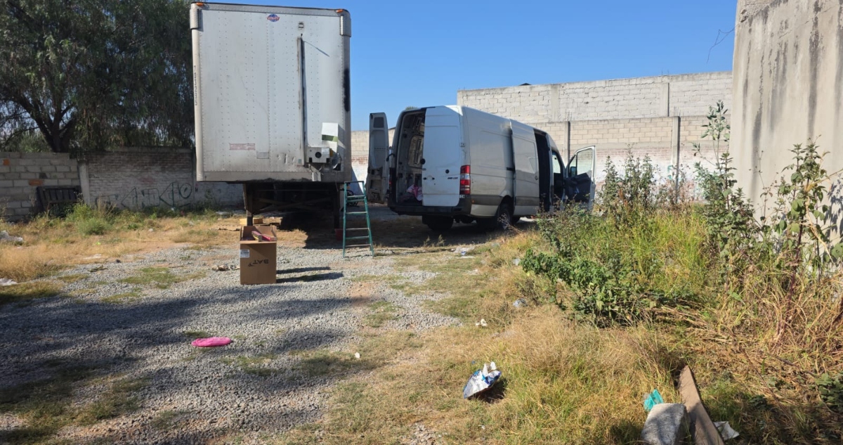 Caen cinco personas que resguardaban predio con mercancía robada en el Edomex.