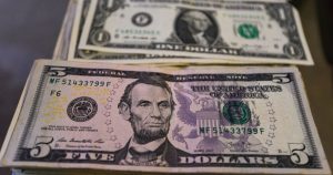 El envío de remesas a México cayó en octubre, anunció el Banco de México (Banxico), por lo que suma siete meses consecutivos de descensos.