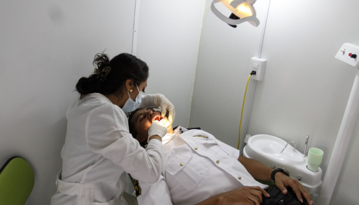 Encías, salud bucal y su relación con el corazón.