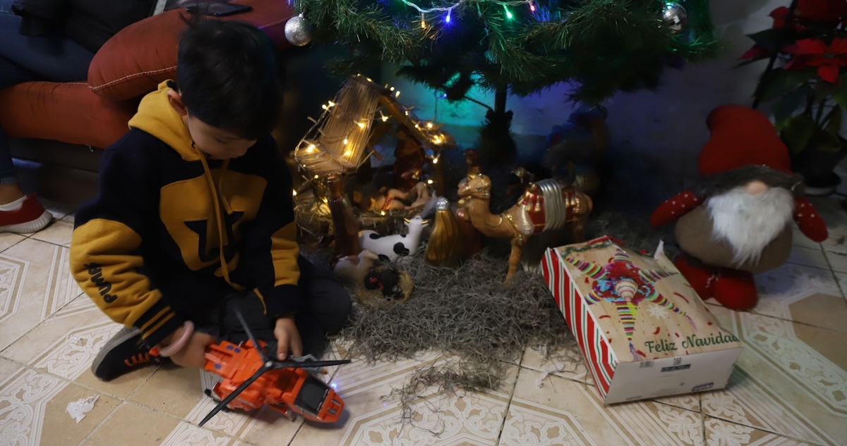 La Policía Cibernética de la SSC-CdMx alertó por una nueva estafa conocida como "regalos navideños" que busca robar la información personal de las personas.