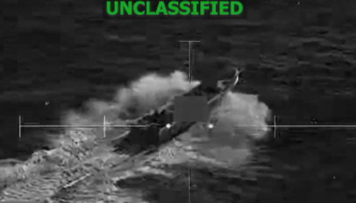 EU bombardea otra embarcación.