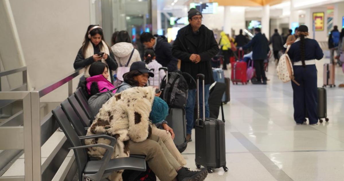 Tormenta invernal azota noreste de EU y afecta miles de vuelos.