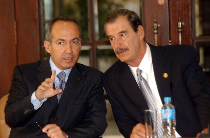 El expresidente Vicente Fox, acompañado de Felipe Calderón en 2006.