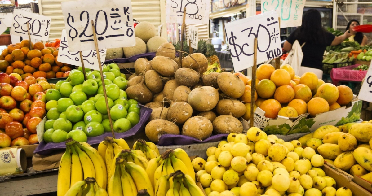 Un estudio demostró que priorizar alimentos con bajo índice glucémico, como la mayoría de frutas y los cereales enteros, puede reducir el riesgo de Alzheimer.