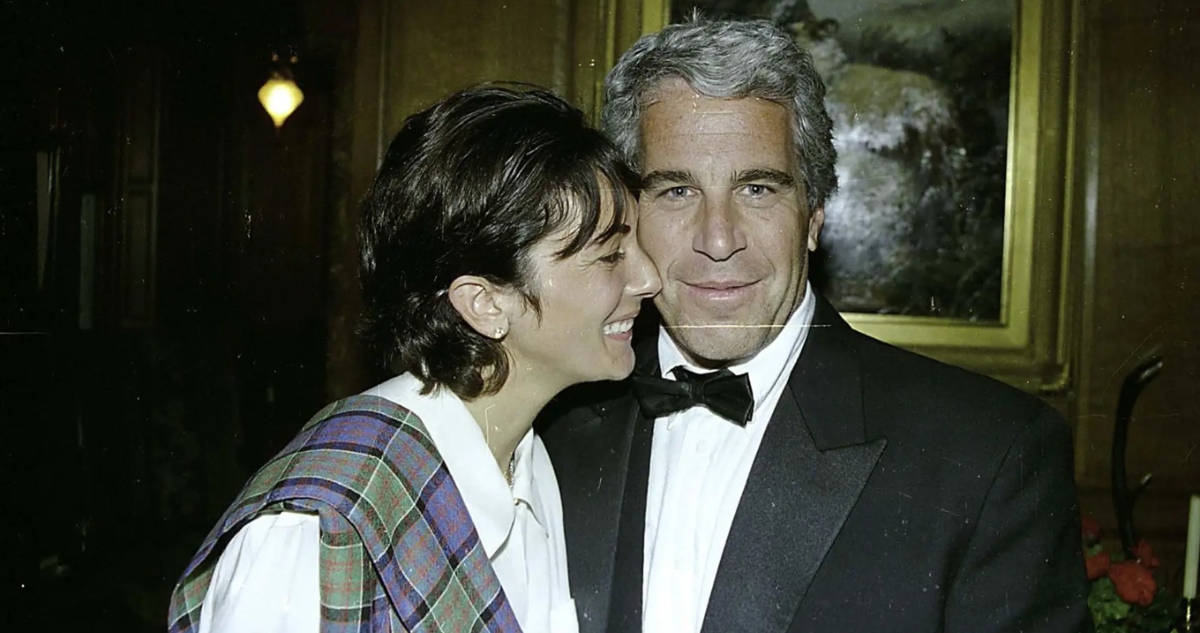 Ghislaine Maxwell y Jeffrey Epstein, aliados para cometer delitos de tráfico y abuso sexual de menores.